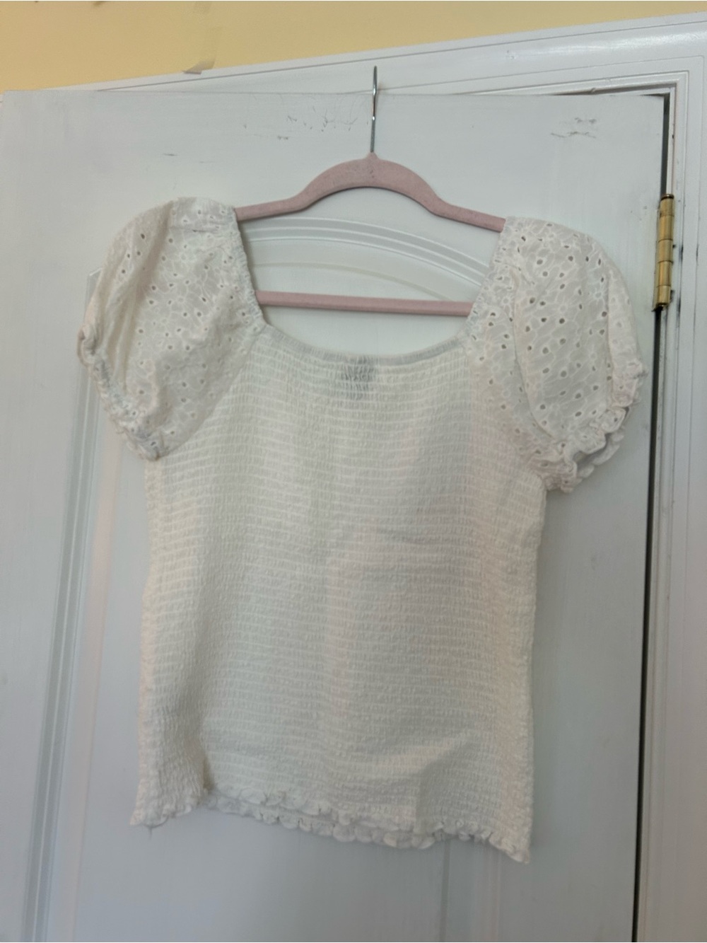 art class White Eyelet Puff Sleeve Smocked Crop Top - Picture 2 of 3